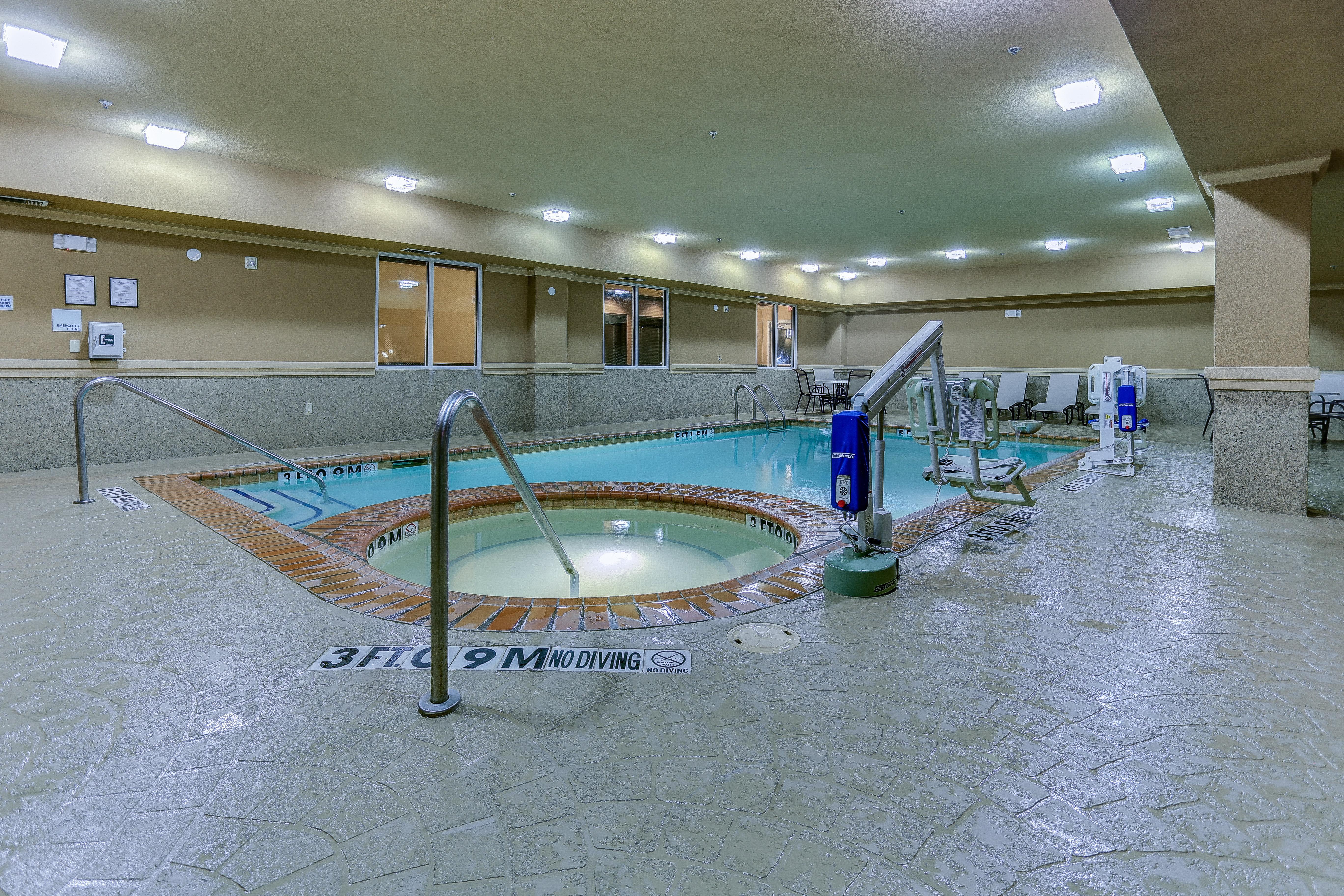 Holiday Inn Express Hotel & Suites Huntsville By Ihg Esterno foto